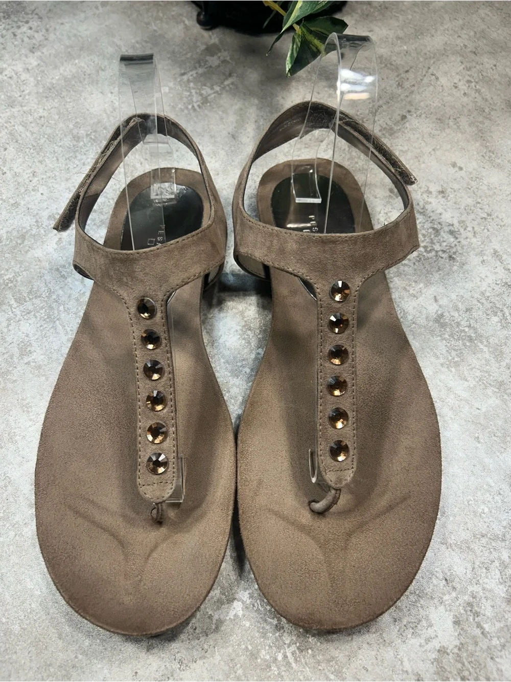 Pesaro Women’s Size 11 M Taupe T-Strap Gem Sandals Casual Shoes